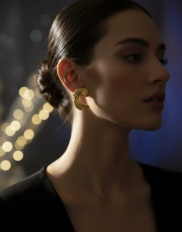 Gold_Golden_Ripple_Crescent_Earrings_For_Women